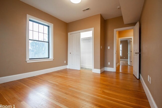 Building Photo - 1588 Beacon St
