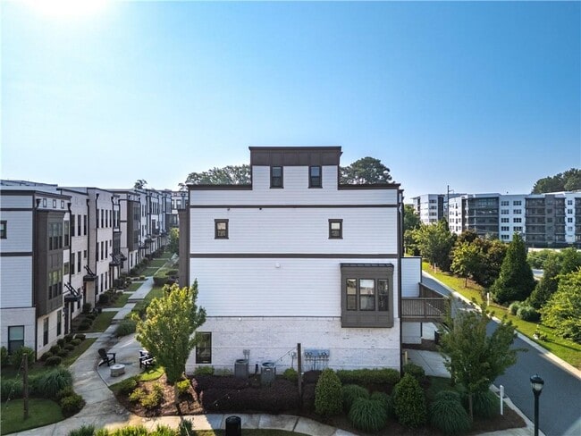 Building Photo - 2076 Holtz Ln