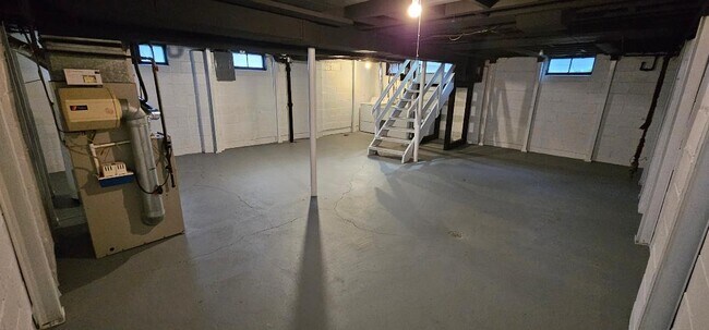 Building Photo - 13699 Rosedale St