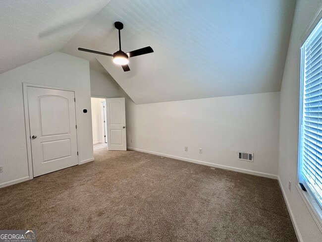 Building Photo - 728 Skyview Dr NE
