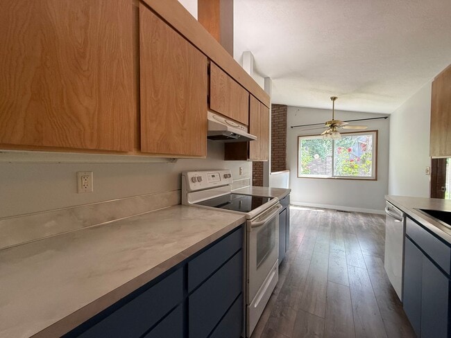 Building Photo - Bright & Beautiful 3-Bedroom Beaverton Home with A/C, Washer & Dryer, and Tons of Storage!
