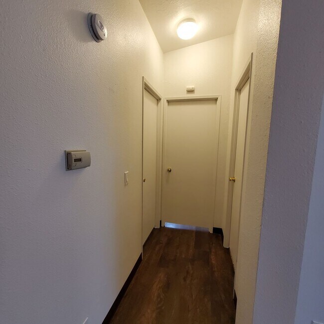 Building Photo - Pet Friendly 3 Bed : 2Bath Home w/ a Carport