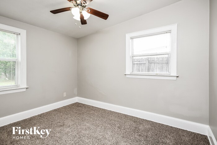 Building Photo - 8013 Powell Dr