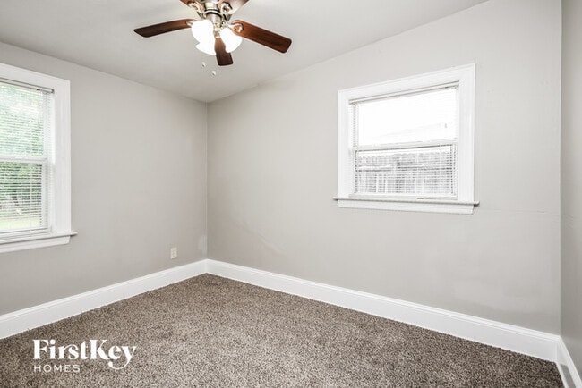 Building Photo - 8013 Powell Dr