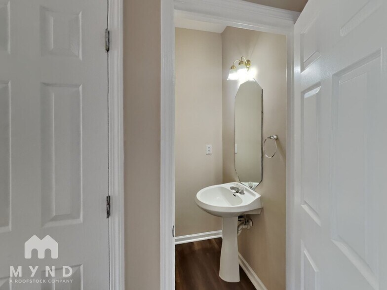 Building Photo - 3607 Ginnis Dr SW
