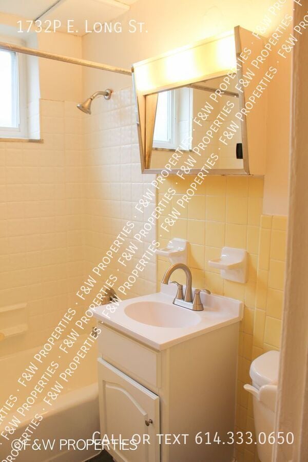 Building Photo - 1732P E. Long St.-