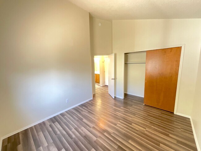 Building Photo - 4 Bedroom Home Available Near Research Pkwy & Scarborough Dr!