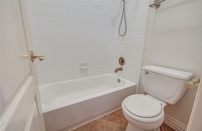 Building Photo - 7814 Heron Lakes Dr