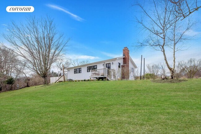 Building Photo - 29 W Lake Dr