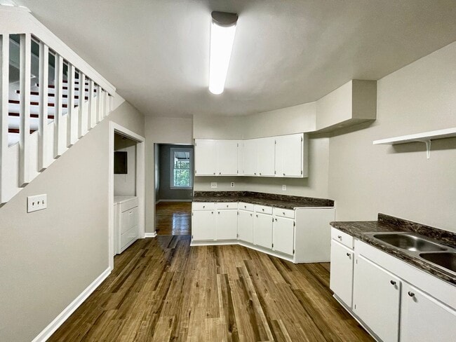 Building Photo - oliver322