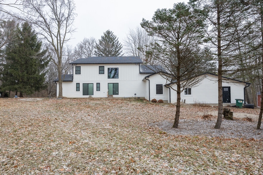 Building Photo - 7980 Royal Ave