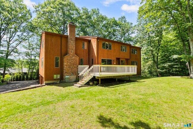 Building Photo - 732 Den Rd
