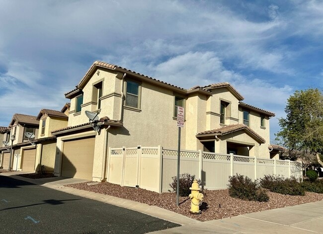 Building Photo - 971 S Deerfield Ln