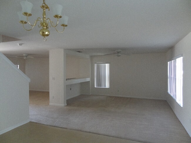 Building Photo - 3 Bedroom, 2.5 Bathroom Home with Bonus Lo...