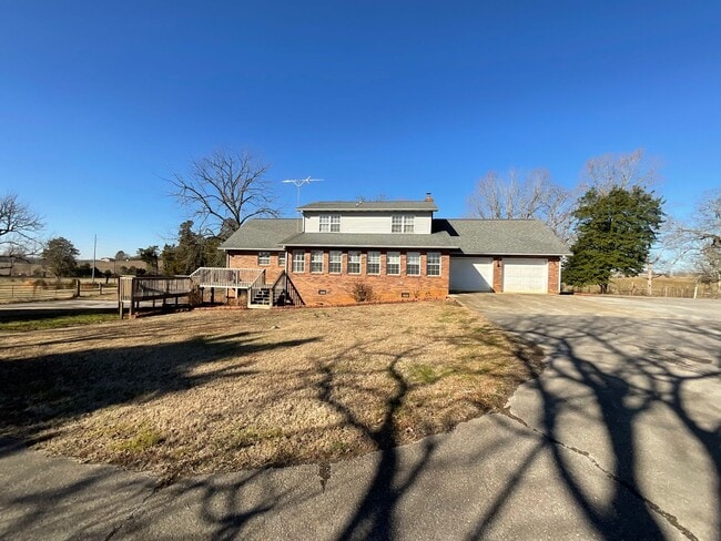 Building Photo - Greenback 37742 - 3 bedroom, 3.5 bath home with bonus room/possible 4th bedroom - Call Terri Kerr...