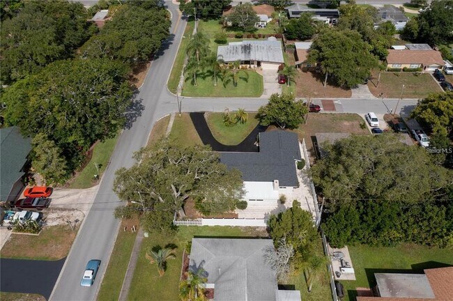 Building Photo - 1801 Bellemeade Dr