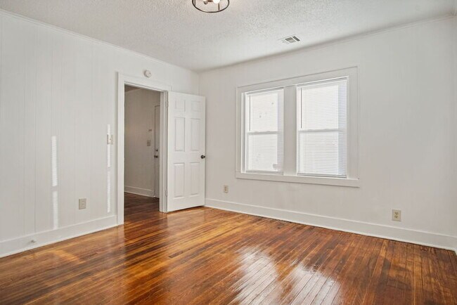 Building Photo - 2145 N Kate Ave