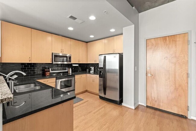 Building Photo - 860 Peachtree St NE
