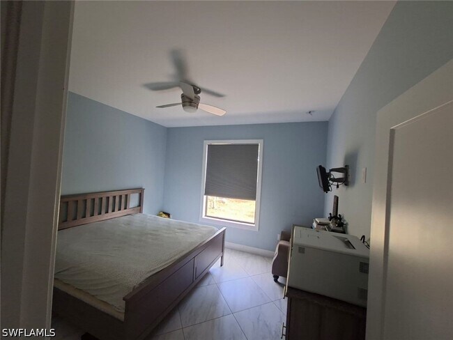 Building Photo - 2360 Burton Ave