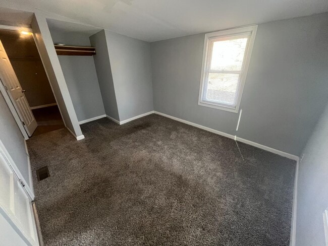 Building Photo - 800 Spring St