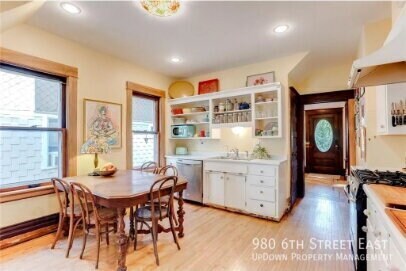 Building Photo - 980 6th St E