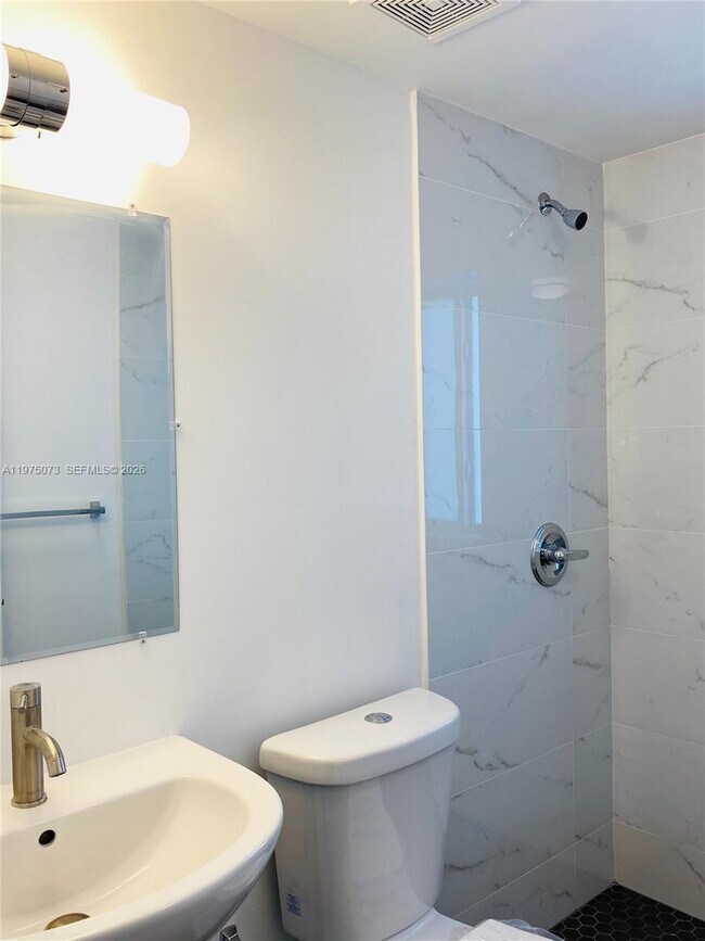 Building Photo - 1560 NW 1st Ct