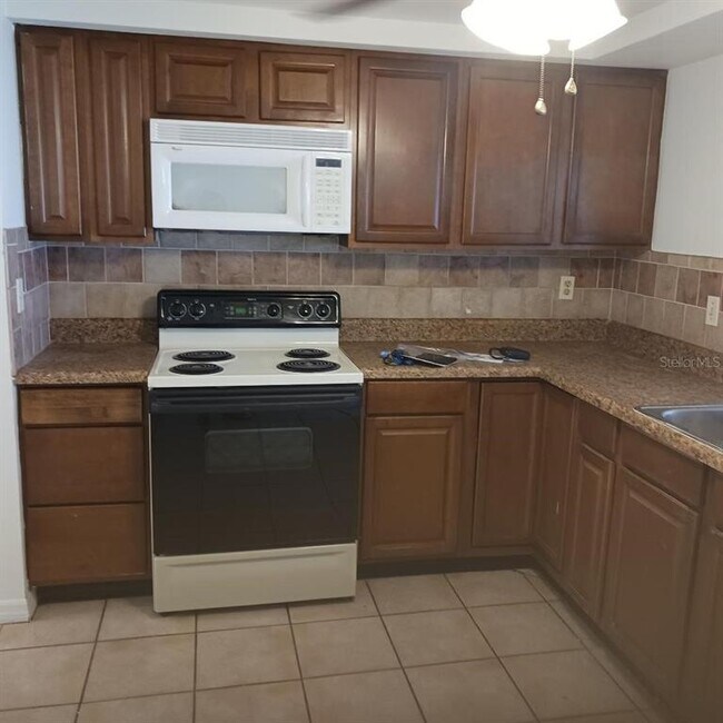 Building Photo - 3525 Springfield Dr