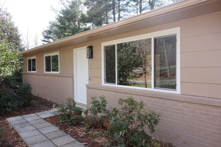 Building Photo - 62 Cherry St