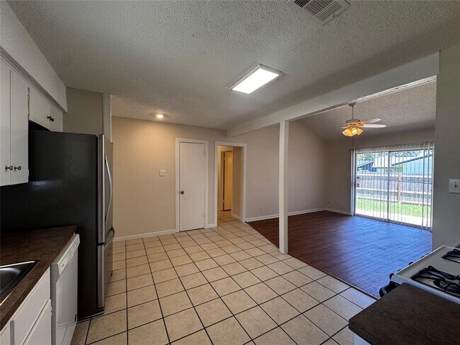 Building Photo - 5916 Cherry Loop