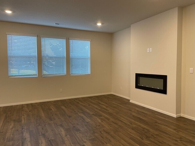 Building Photo - Don’t Miss This! Spacious Vancouver Home with Large Yard & Double Garage.
