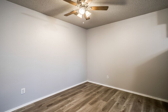 Building Photo - 2521 Indigo Ln