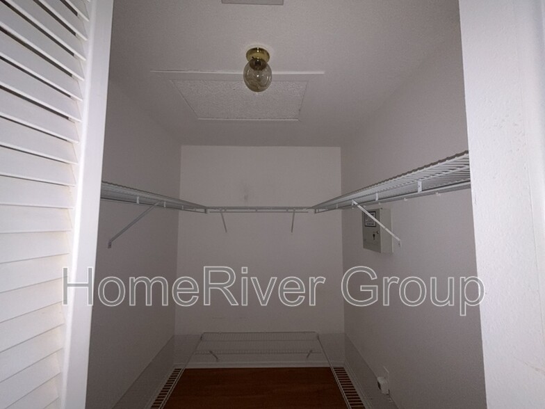 Building Photo - 5508 Salem Square Dr S