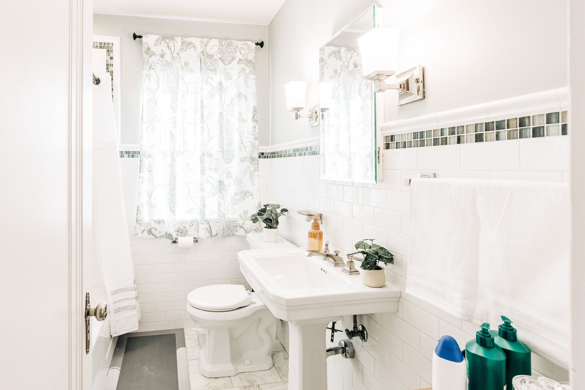 Building Photo - 1570 Chelsea St