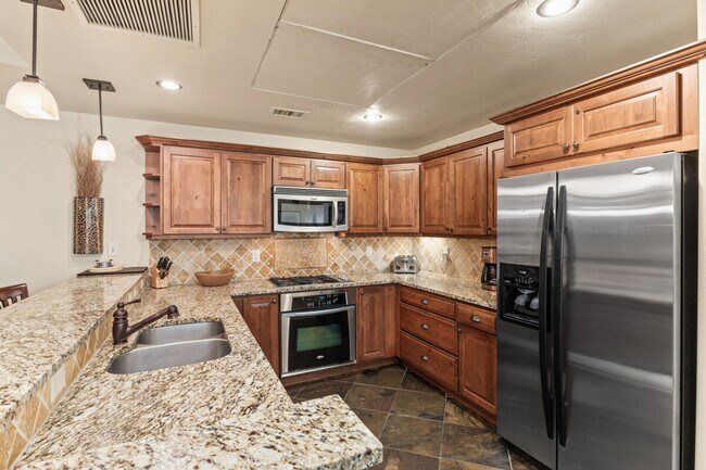 Building Photo - 2905 Mountaineer Cir
