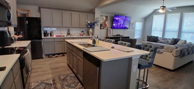 Building Photo - Bright & Open 3-Bedroom Home in Sought-Aft...