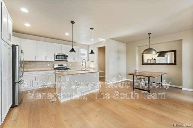 Building Photo - 536 E Fremont Pl