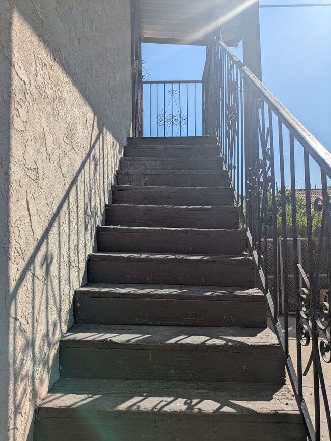 Building Photo - Studio ADU located behind a main house for...