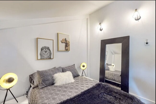 Building Photo - $2,700 - All Utilities Included Modern ADU with Two Bedrooms Townhouse Ready For Lease!