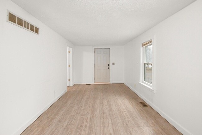 Building Photo - 809 Westmoreland Ave