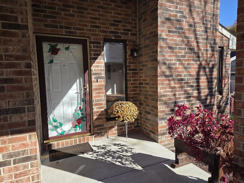 Building Photo - 943 Mockernut Ct