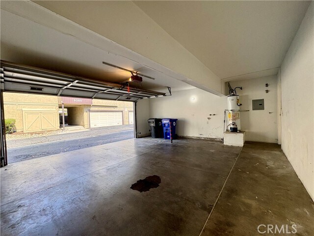 Building Photo - 9405 Mesa Verde Dr