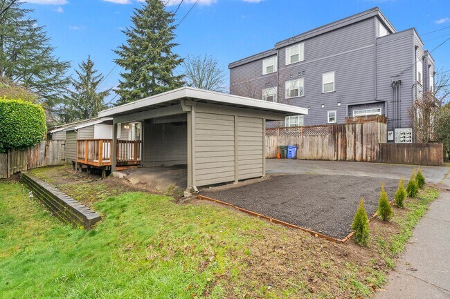 Building Photo - 1912-1914 SE Tacoma St.