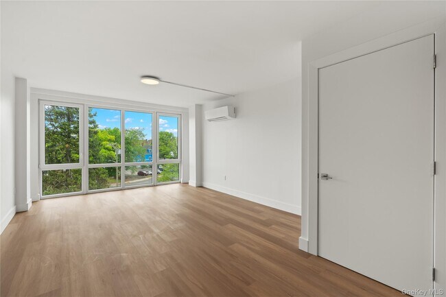 Building Photo - 10 Lyon Pl