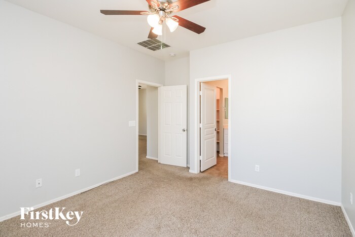 Building Photo - 3762 E Chickadee Rd