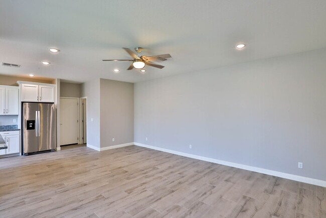 Building Photo - 9805 E Specter Dr
