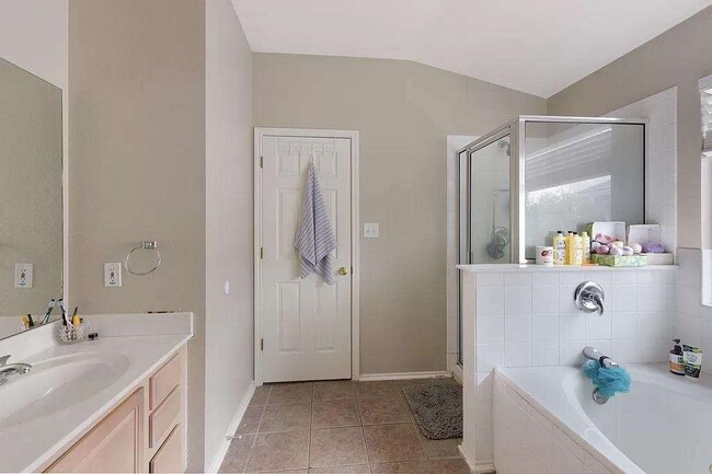 Master Bath - 3437 Whisper Mnr