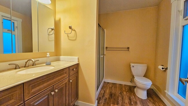 Building Photo - Beautiful 3 Bed 2.5 Bath Tri-level in Beautiful Covington.