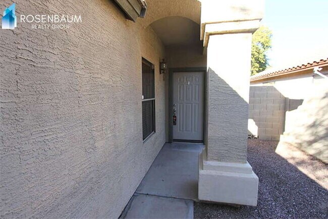 Building Photo - Charming 3-beds, 2-baths home in Wigwam Creek of Litchfield Park!