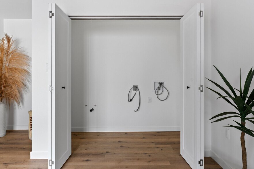 Building Photo - 5192 Orange Pl