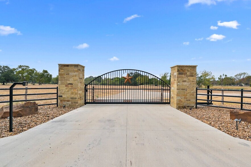 Building Photo - 5472 Andert Rd